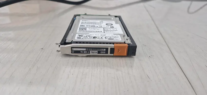  PowerStore 7.68TB NVMe SSD 400-BGGP
